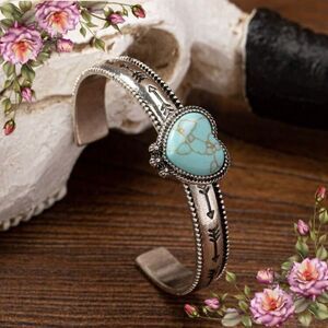 Western Style Heart Shape Fake Turquoise Stone Decor Bangle Bracelet